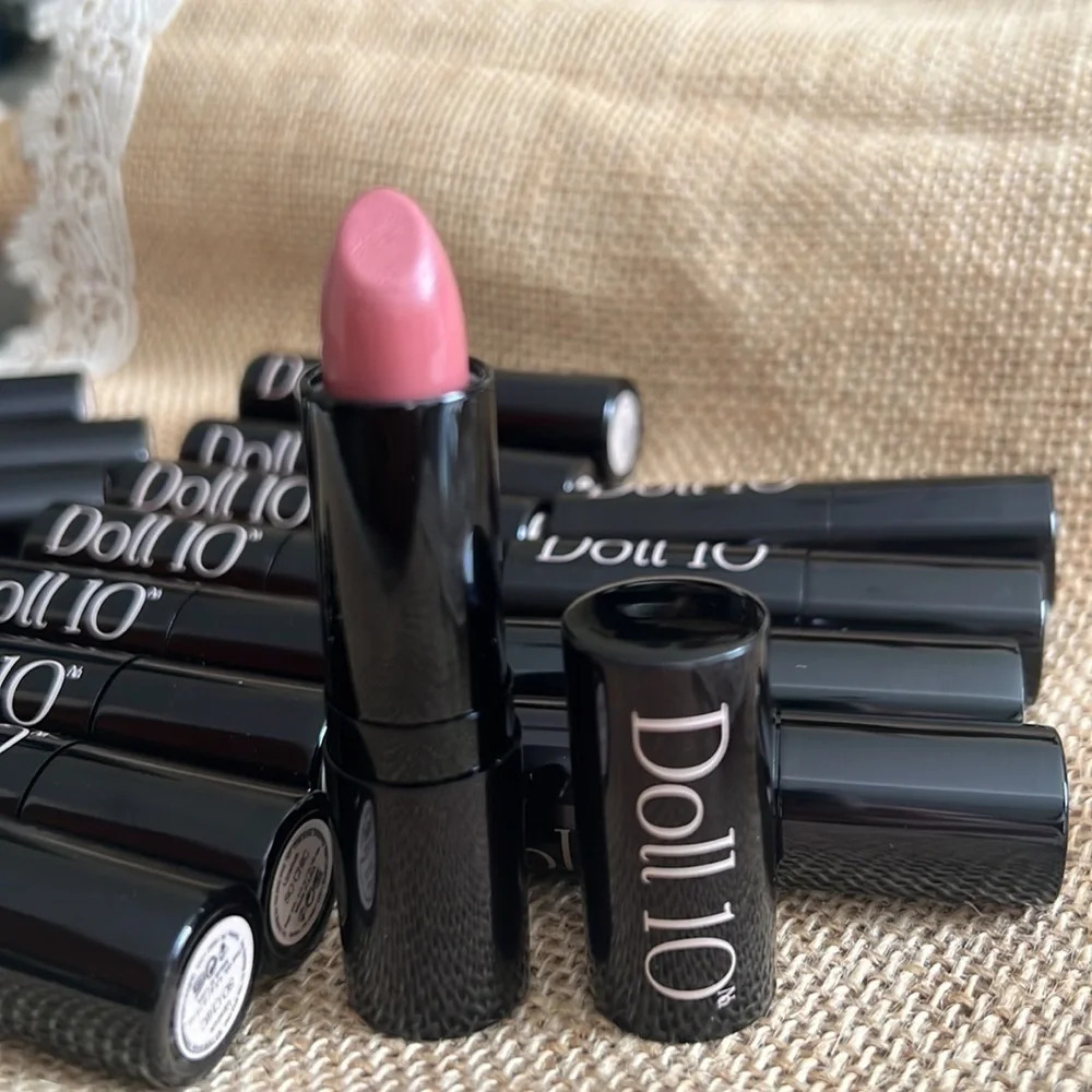 Doll 10 Lip Rouge Lipstick‎ (So Chic)